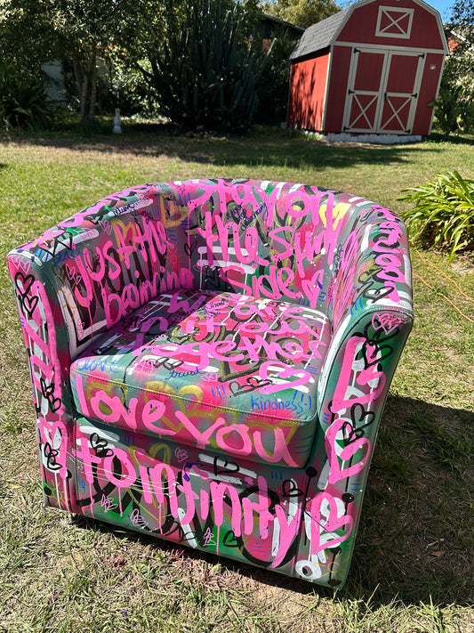 “To infinity” chair